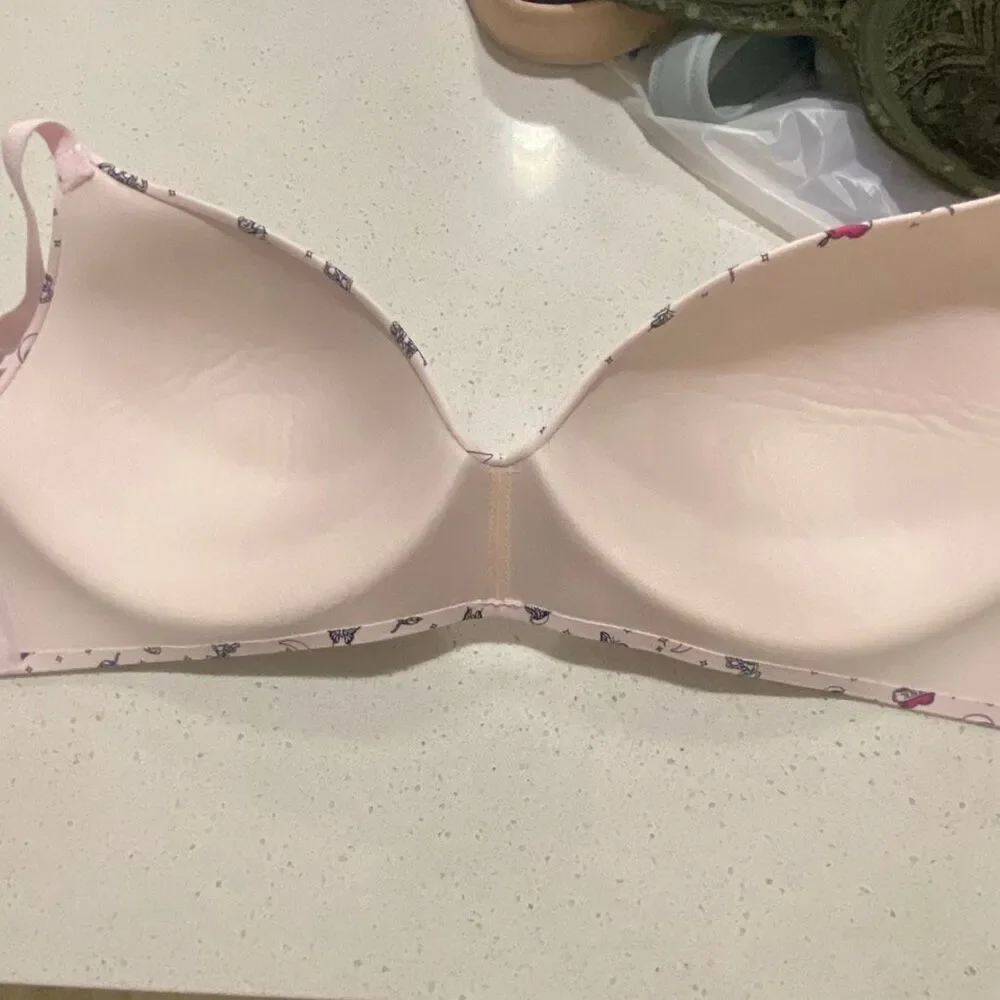 Victoria’s Secret wear everywhere wireless lightly lined bra size 34DD